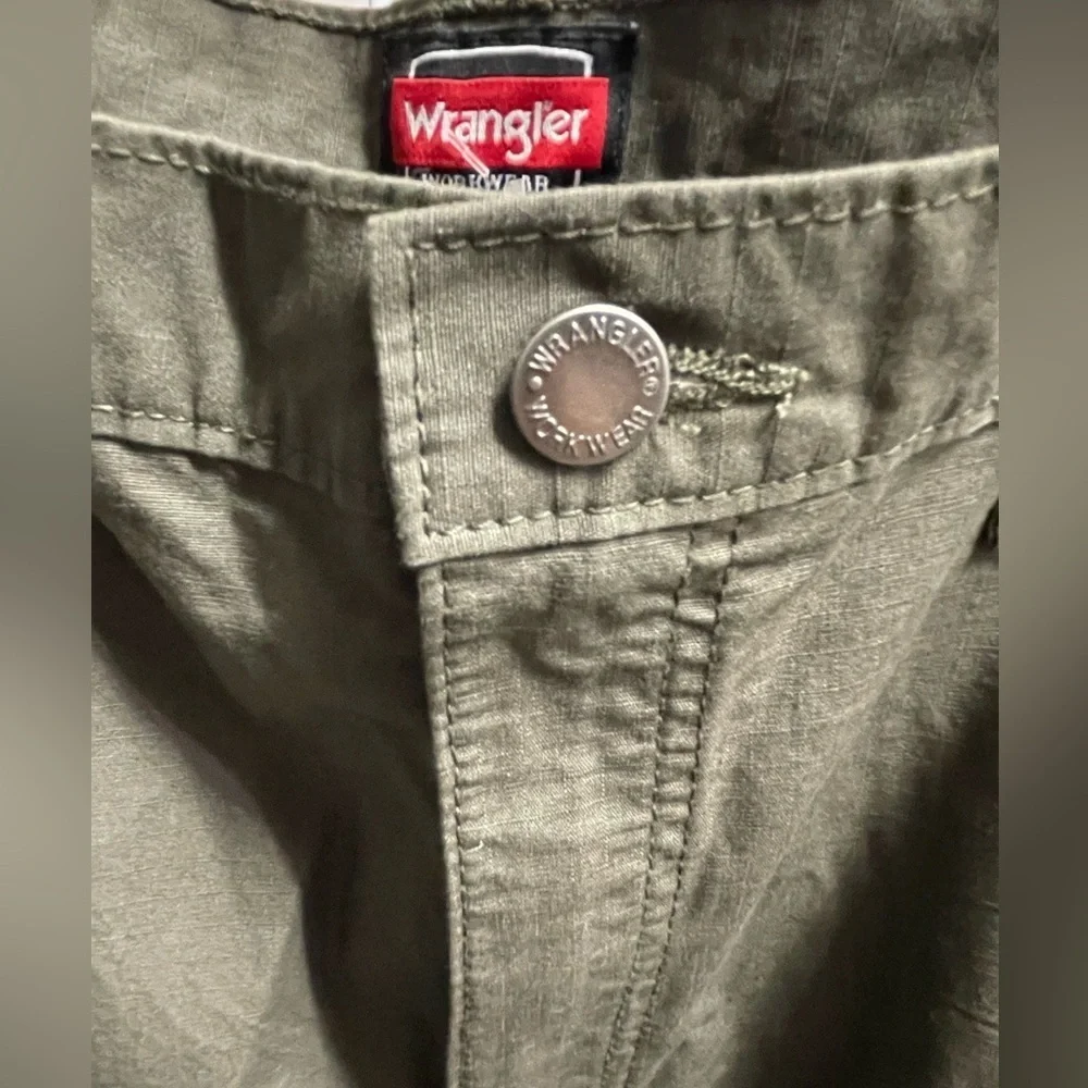 🤎🩶NWT WRANGLER Men's Olive Green Pants size 38x32  Lightweight canvas cotton